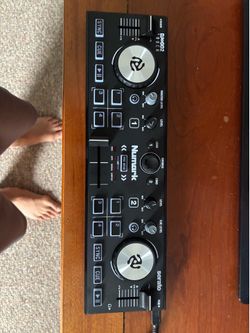 Numark Dj2go2