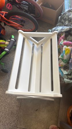 Wooden book holder- in corona