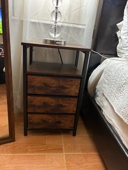 Set of nightstands (2)