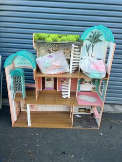 Extra Large Doll / Barbie House