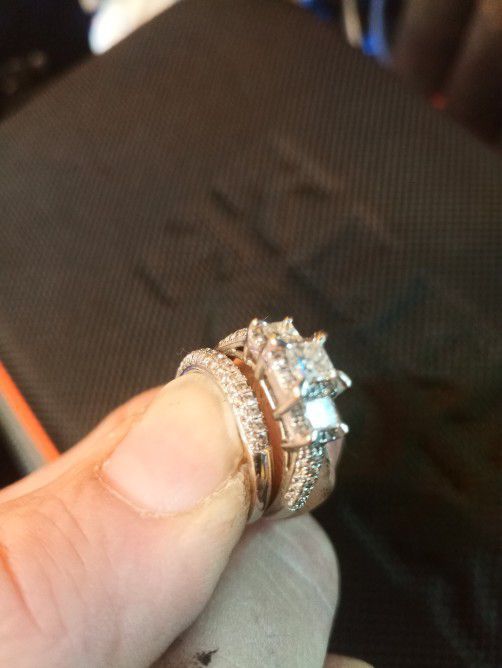 Engagement Ring With Band 14k Gold 3 Stone Setting 38 Diamonds