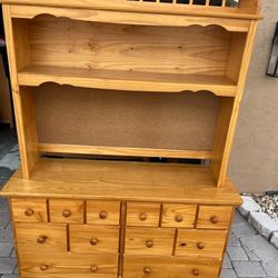 Dresser With Hutch 