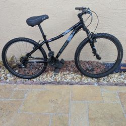 Bicycle/ Specialized Myka 26" Great Condition!