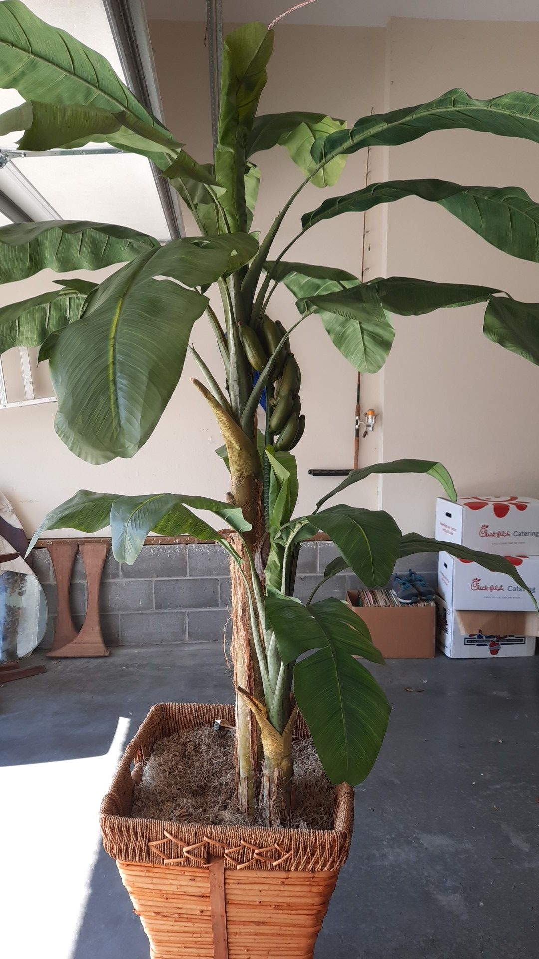 Artificial banana tree 8' tall including large basket