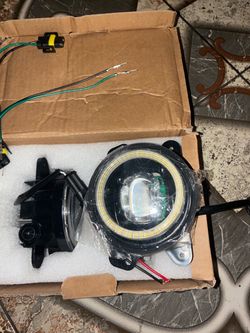 Brand new Led angel fog lights got it for chrysler 300