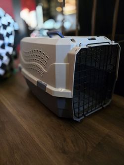 Small Dog Travel Carrier / Pet Kennel