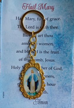 NEW Blessed Mary Keychain With Accompanying Prayers 
