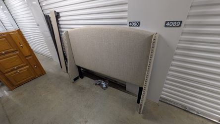 Wayfair gueen bed frame. Free delivery 👍