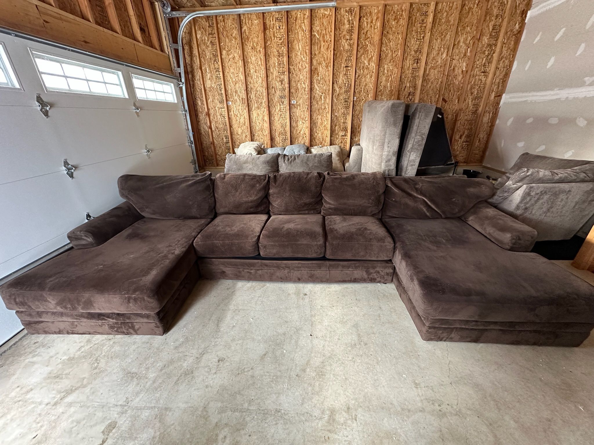Sectional Couch (WE DELIVER)