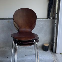 wooden chairs 