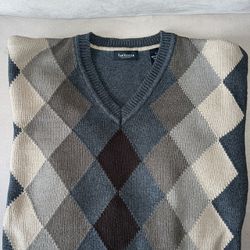 Men’s Van Heusen V-Neck Argyle Sweater. Large. Brown/Cream/Grey . Like New. Mint Condition.