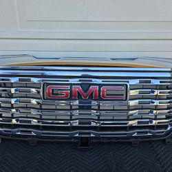 GMC Sierra 1500 Denali OEM Grille 
