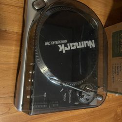  Numark TT200 USB Turntable 