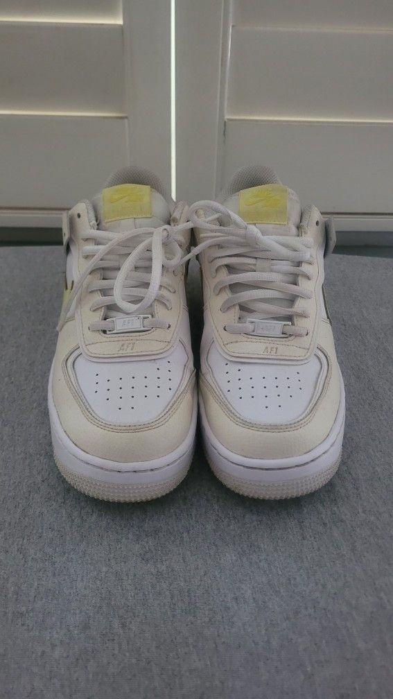 woman nike shoes