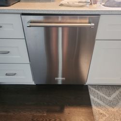 Kitchenaid Dishwasher (Needs Repair)