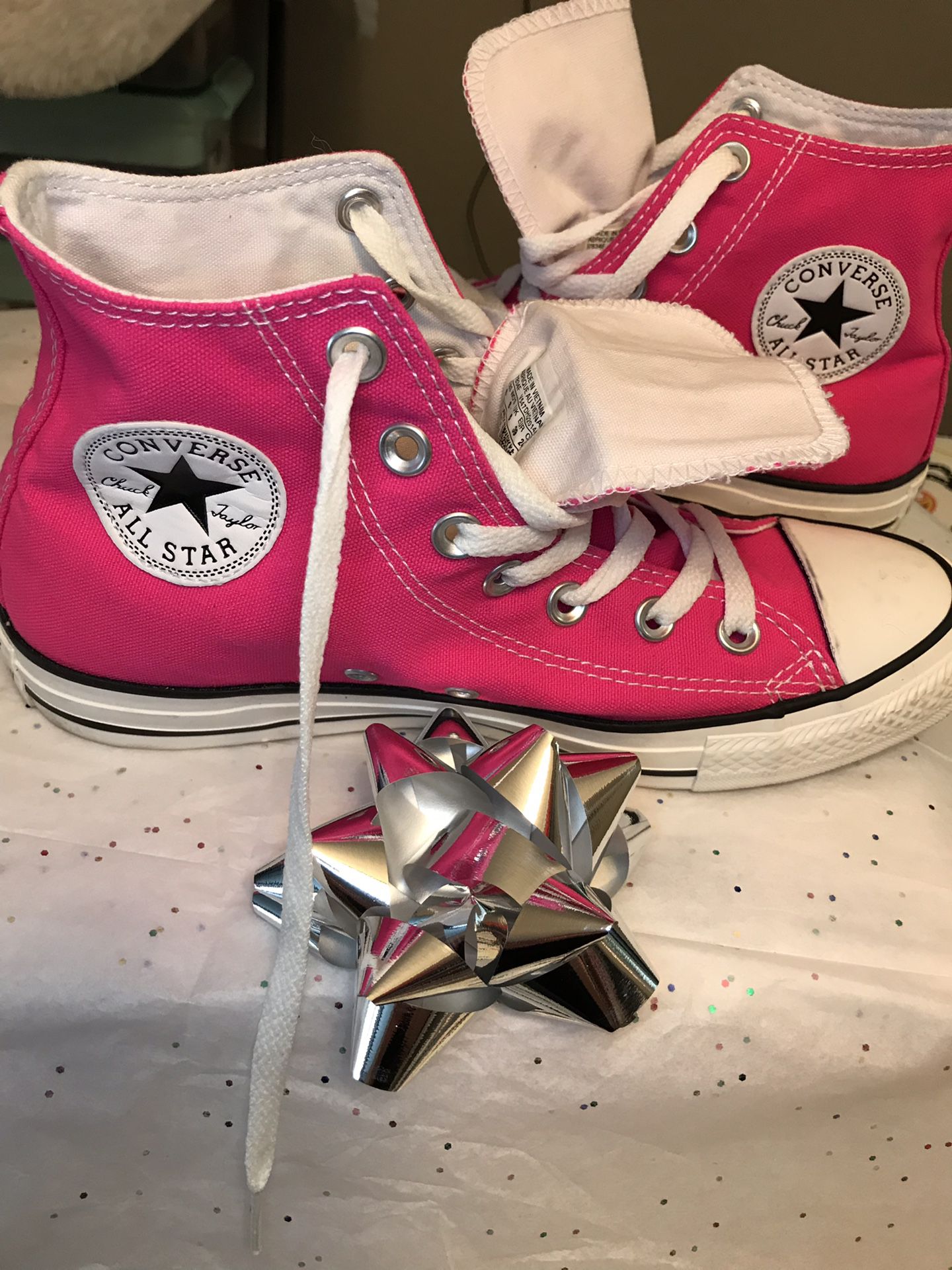 Converse size 8 woman’s 6 Man used 2 times