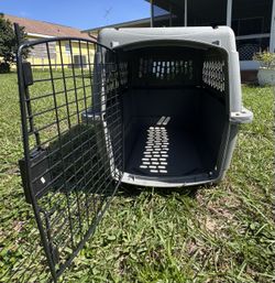 Petmate/Aspen Pet 28” Medium Dog Travel Kennel/Carrier