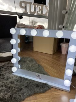 Vanity mirror