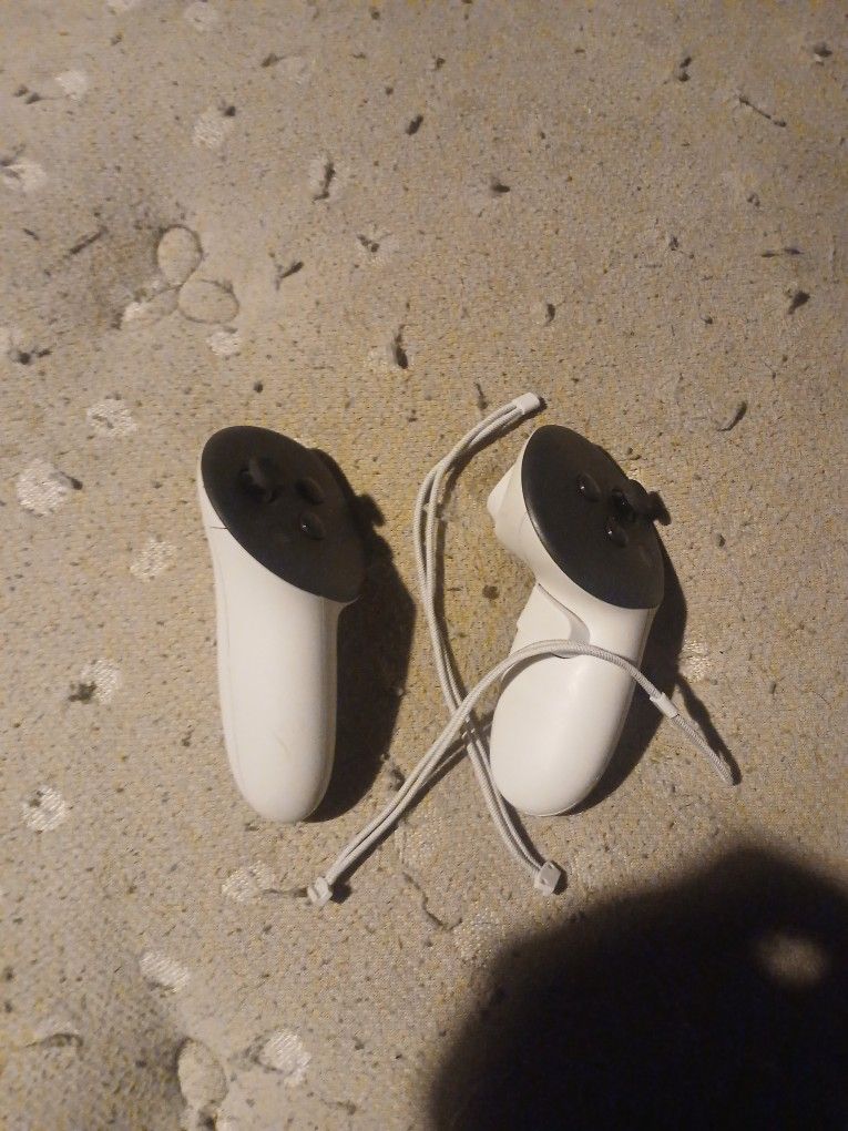 Quest 3 Spare Controllers, Good Condition