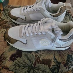 LOUIS VUITTON  SNEAKERS 