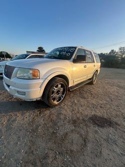Ford Expedition SUV White Chrome Wheels