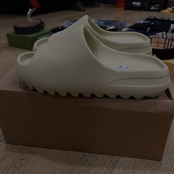 Yeezy Slides 