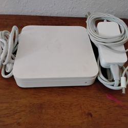 Apple AirPort Extreme Wireless Router A1408. Pre-Owned
