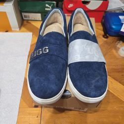 Women's 8.5 Blue Uggs Shoes
