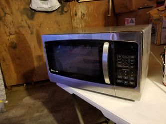 Magic Chef silver Micro Wave