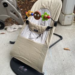Baby Björn Bouncer With Toy Bar 