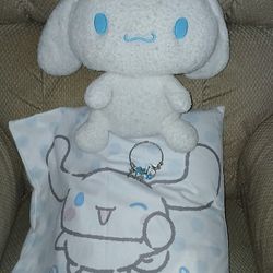 Cinnamon Roll Bundle x3 Items Vintage Y2K Cinnamon Roll Plush (Imported) Graphic Pillow & a Caricature Bracelet 

Items come from a non-smoking and pe