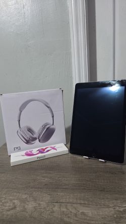 Apple Ipad Air 2 With headphones and a stylist pen