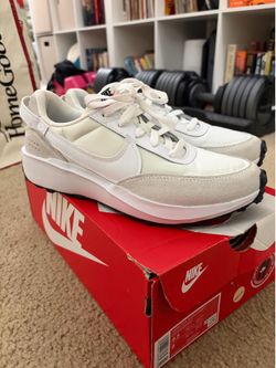 Nike women’s waffle debut sneakers (size 9.5) NEW