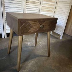 Nightstand with Drawer, Brown Bedside Tables with Storage, Geometric Carved Design, Small End Table with Solid Wood Legs for Small Places, Bedroom, an