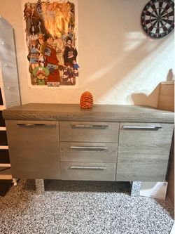 * Modern Gray 6-Drawer Dresser