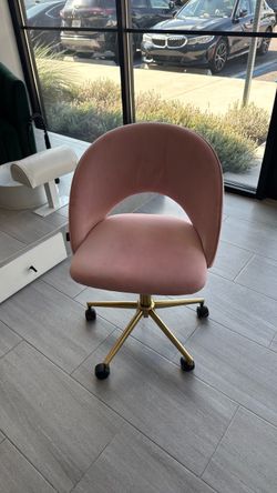 8 Pink chairs with wheels