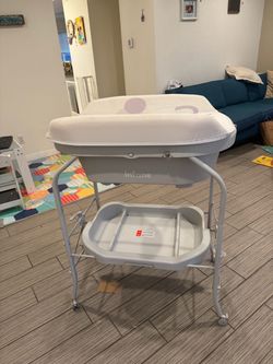 Baby bath tub/changing table