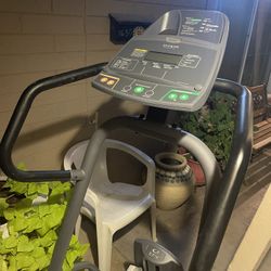 Precor EFX 5.17 Elliptical 