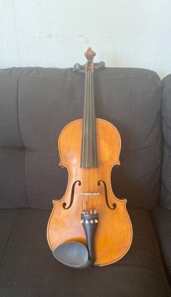 A very old violin!!!!