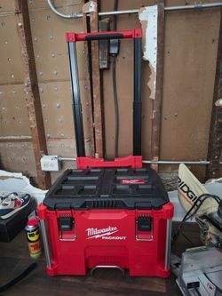 Milwaukee packout with wheels