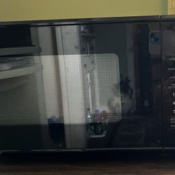 Microwave Oven 700 watts 