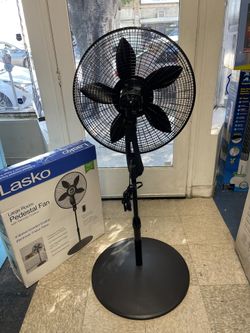 LASKO- 20 Inch Pedestal Fan with Remote Control for Sale in Los Angeles, CA  - OfferUp