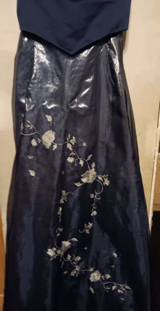 A beautiful long and broader third dress s size 9/10