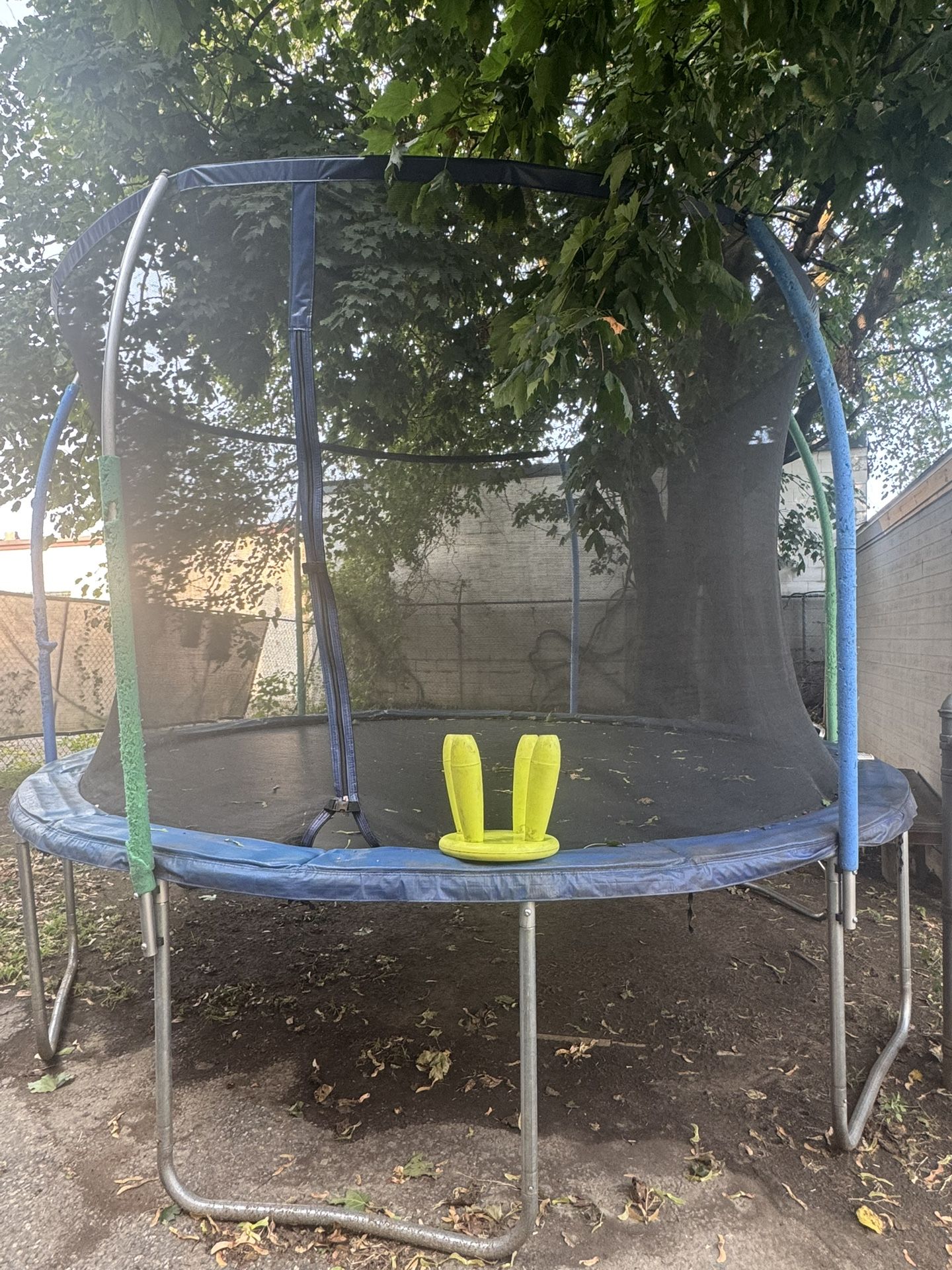 12’ Round Trampoline