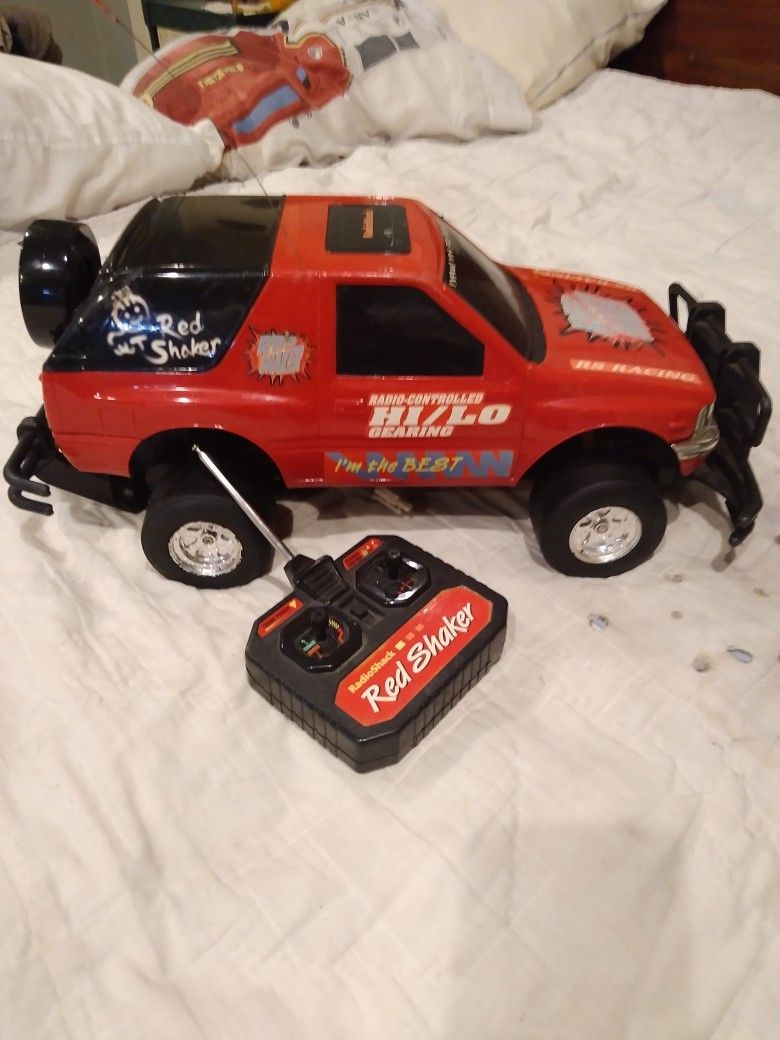 RED SHAKER. RADIO SHACK VINTAGE WITH REMOTE. RC. ISUZU TRUCK SHIFT ON THE RUN HIGH AND LOW