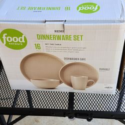 New Remi Food Network Dinner set 16 pc
