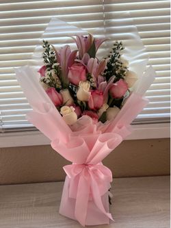 Ramo buchon roses flower bouquet