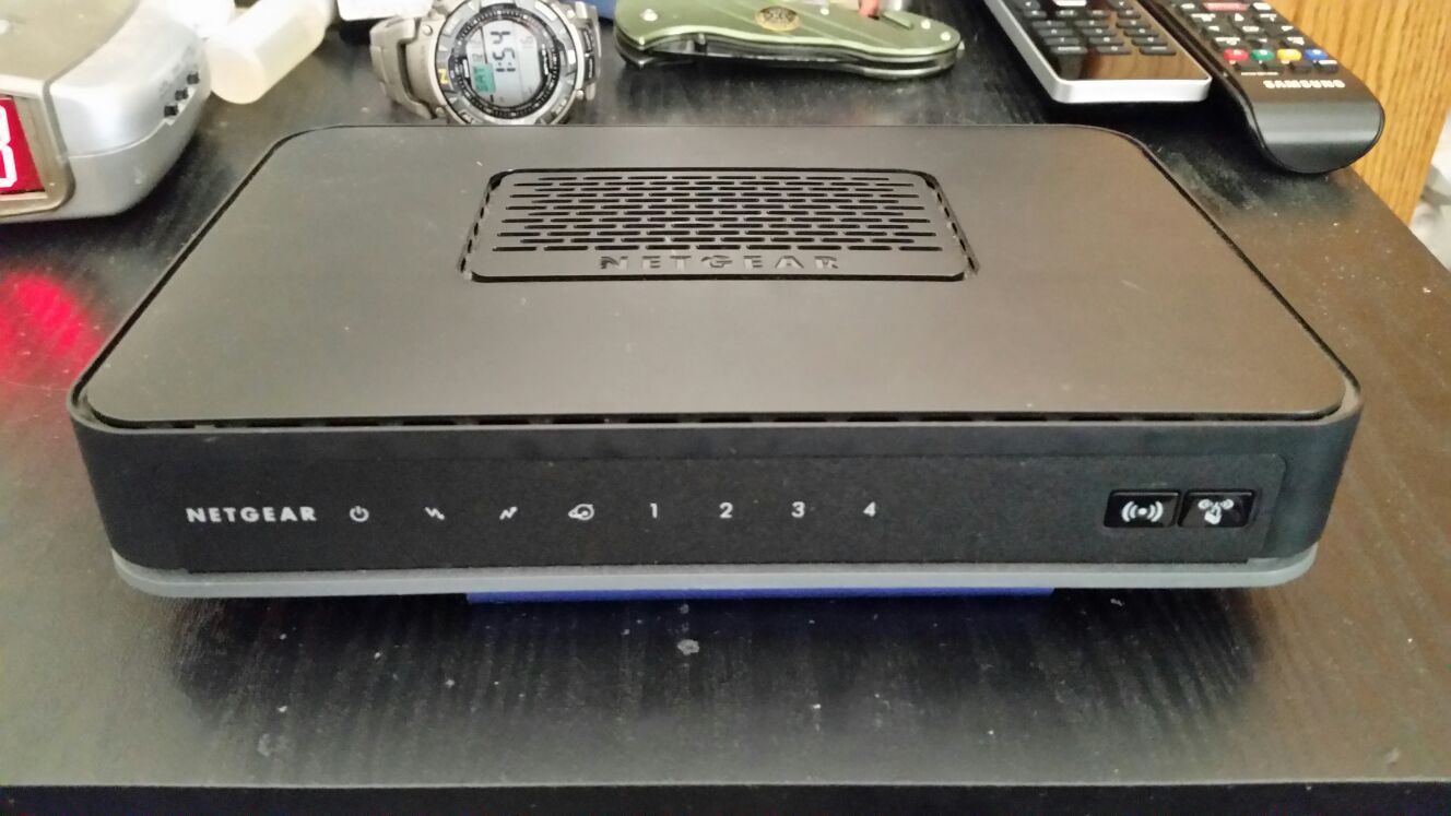 NETGEAR CG300D WIRELESS ROUTER AND CABLE MODEM