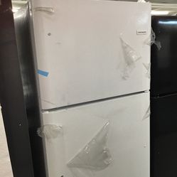 New Scratch And Dent Frigidaire 20.2 Cu Ft Top And Bottom Fridge. 1 Year Warranty 