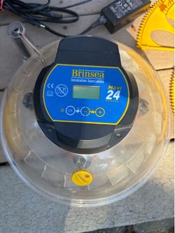 Brinzea Maxi 24 incubator
